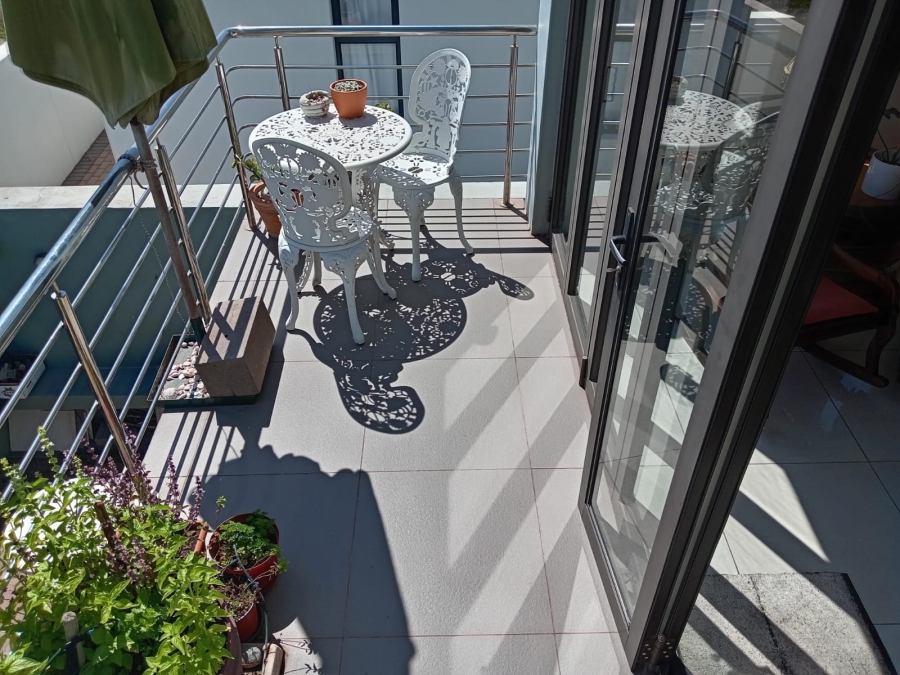 To Let 2 Bedroom Property for Rent in Calypso Beach Western Cape